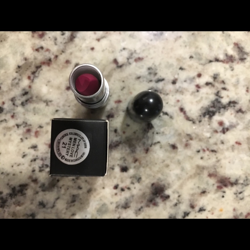 Women’s matte lipstick